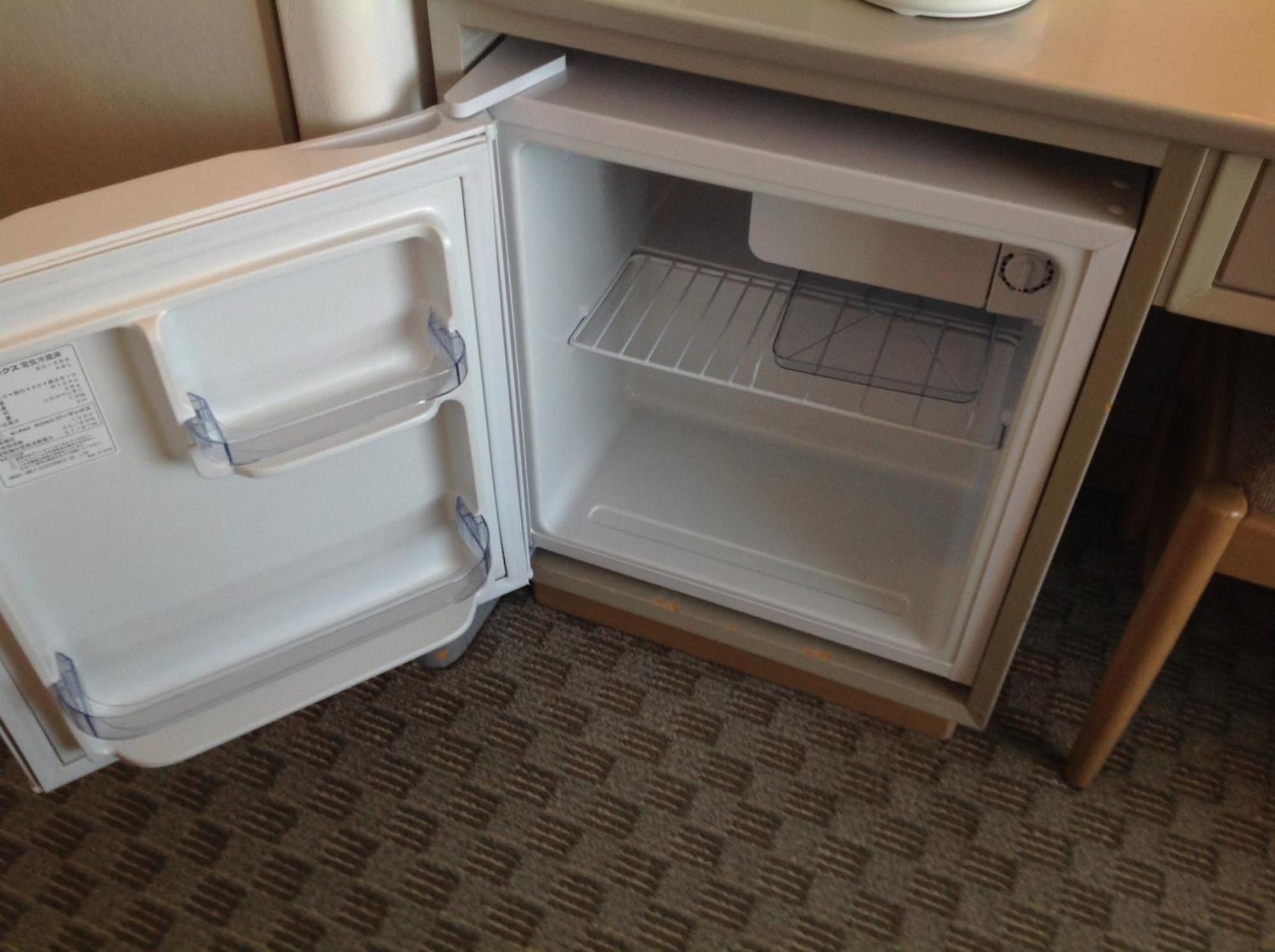 Shin Furano Prince Hotel Стая снимка A mini-fridge in a hotel room