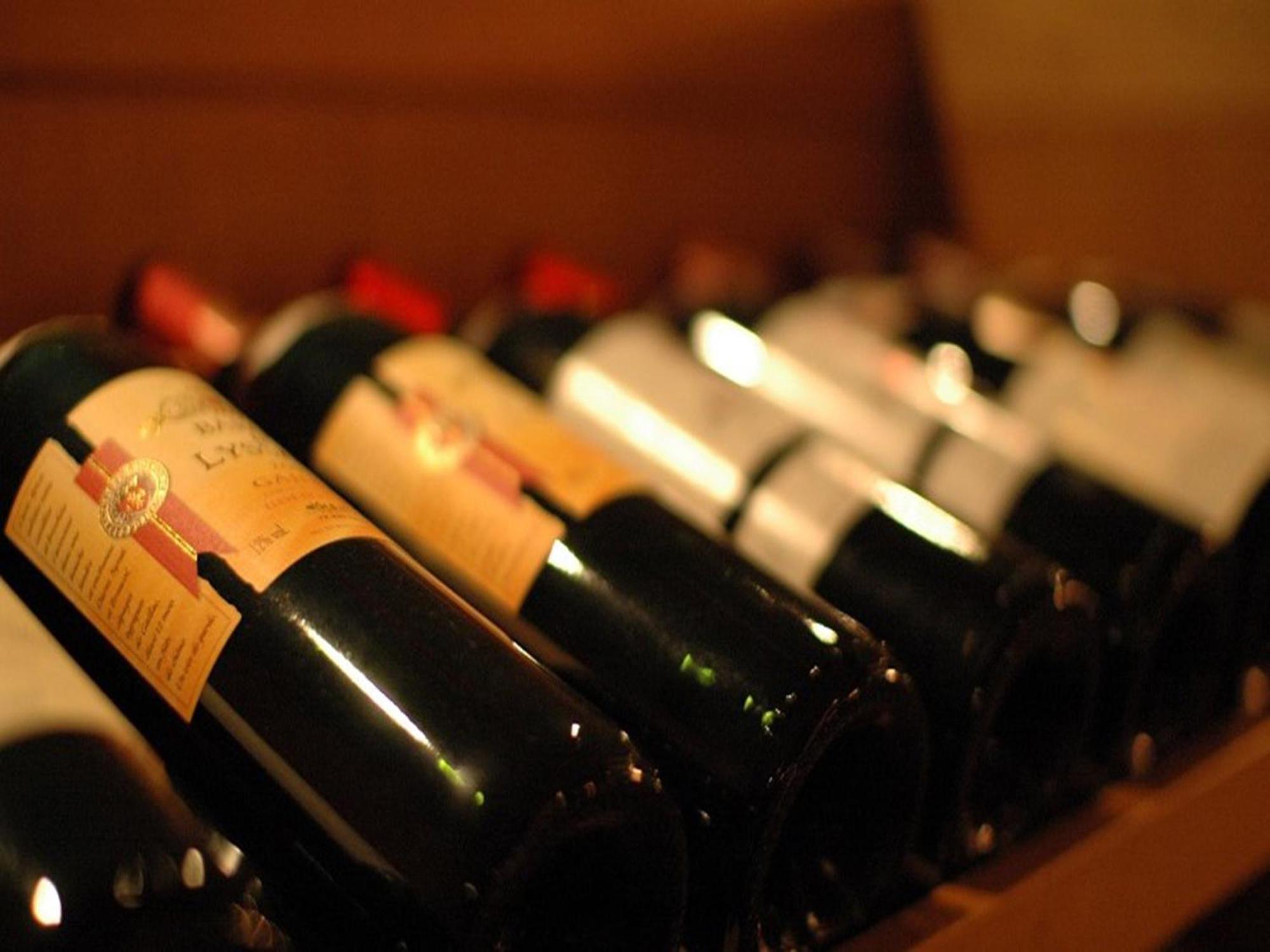 Shin Furano Prince Hotel Екстериор снимка Wine bottles