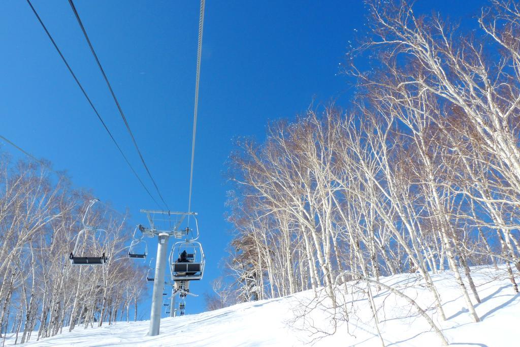 Shin Furano Prince Hotel Екстериор снимка The ski lift at Furano Ski Resort